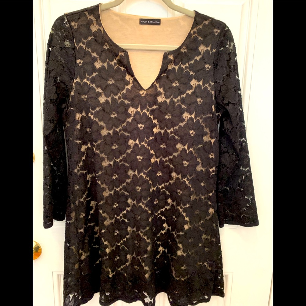 Nally & Millie lace tunic black & tan. Size medium